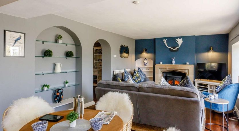 Photo of 4 Bed in Chideock