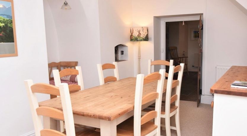 Photo of 3 Bed in Cathedine