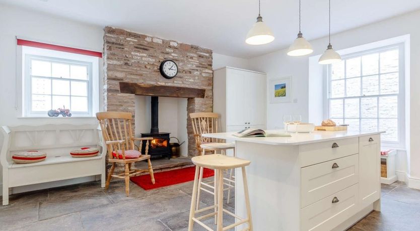 Photo of 3 Bed in Cathedine