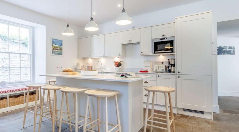 Photo of 3 Bed in Cathedine