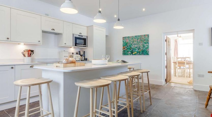 Photo of 3 Bed in Cathedine