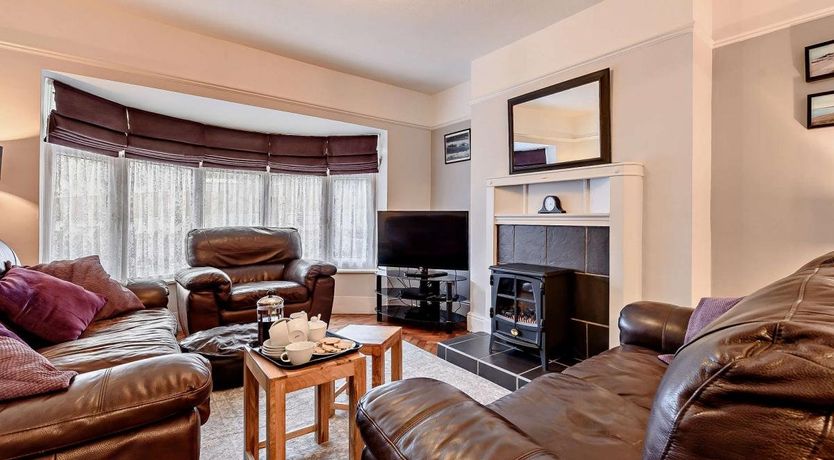 Photo of 3 Bed in Tenby