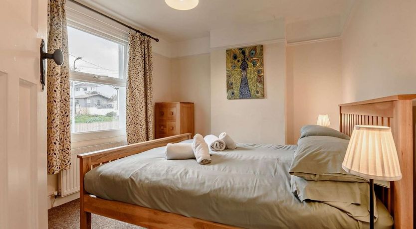 Photo of 3 Bed in Tenby