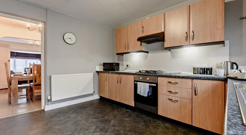 Photo of 3 Bed in Tenby