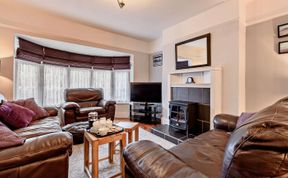 Photo of 3 Bed in Tenby