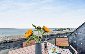 2 Bed in Tenby Apartment