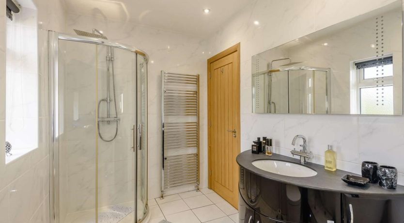 Photo of 3 Bed in Old Colwyn