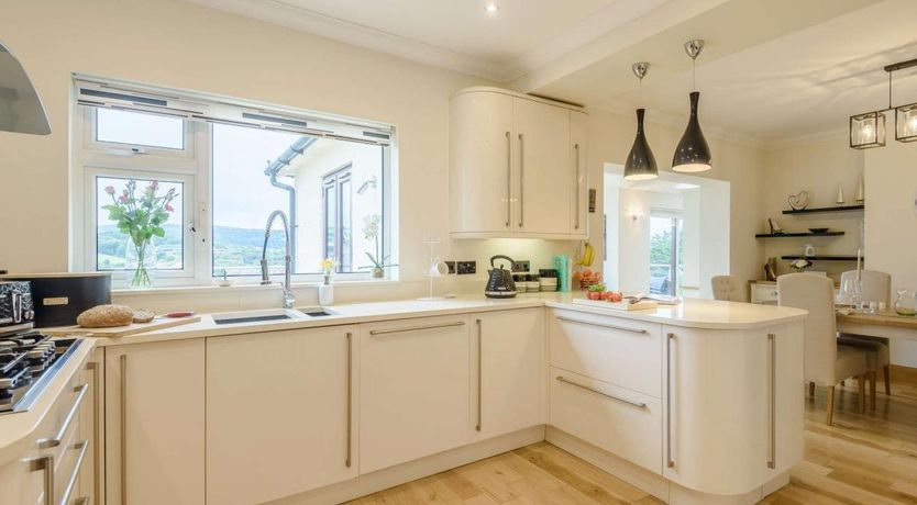 Photo of 3 Bed in Old Colwyn