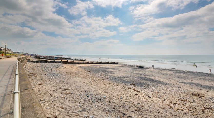 Photo of 2 Bed in Tywyn