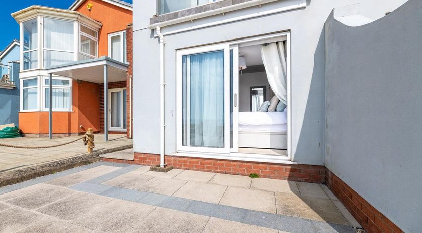 Photo of 2 Bed in Tywyn