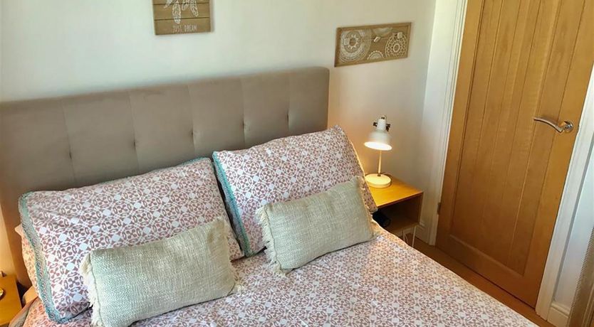 Photo of 1 Bed in Tenby