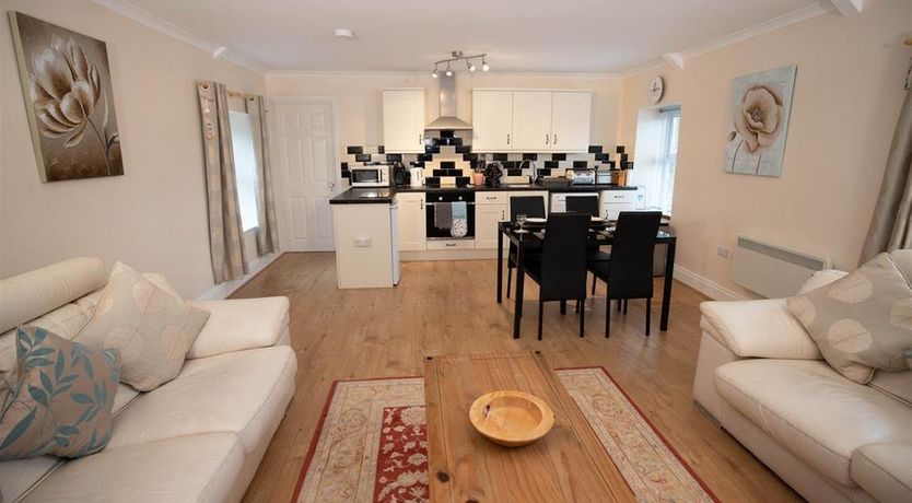 Photo of 2 Bed in Lydstep