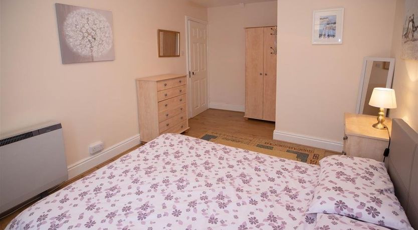 Photo of 2 Bed in Lydstep