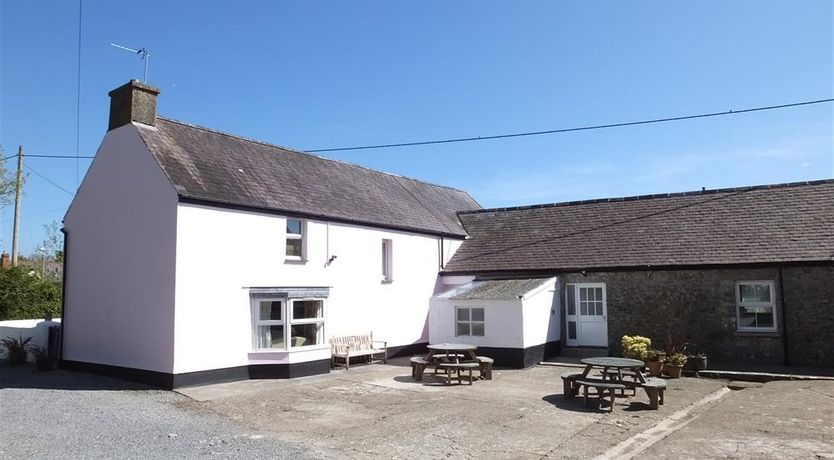 Photo of 2 Bed in Lydstep