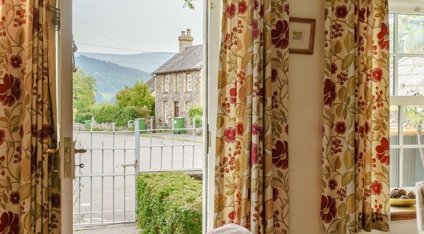 Photo of 2 Bed in Llangynidr