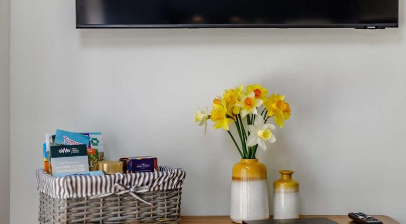 Photo of 2 Bed in Gidcott