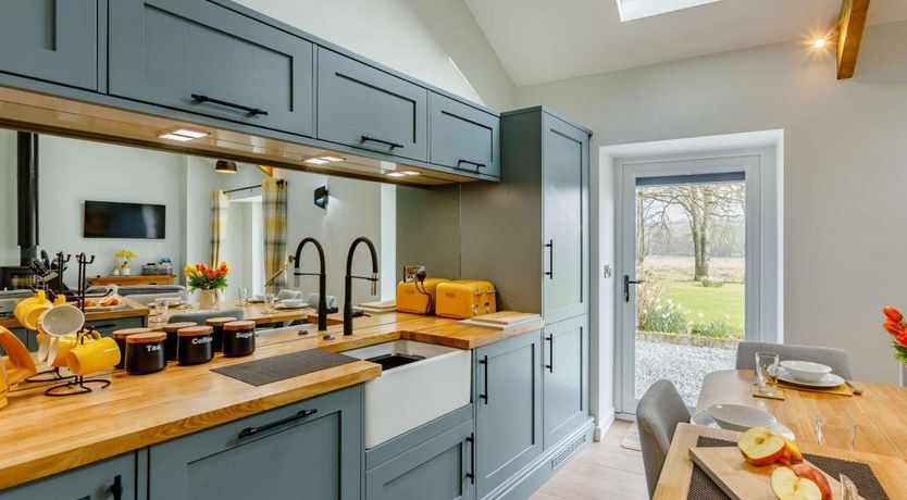 Photo of 2 Bed in Gidcott