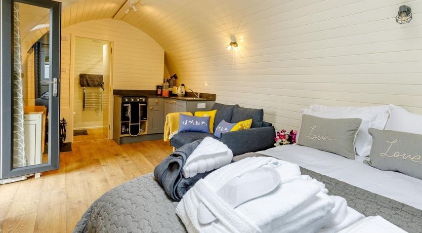 Photo of 1 Bed in Capel Garmon