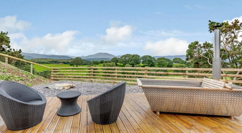 Photo of 1 Bed in Capel Garmon