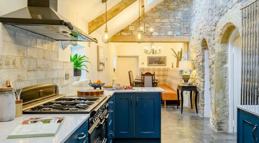 Photo of 8 Bed in Southerndown