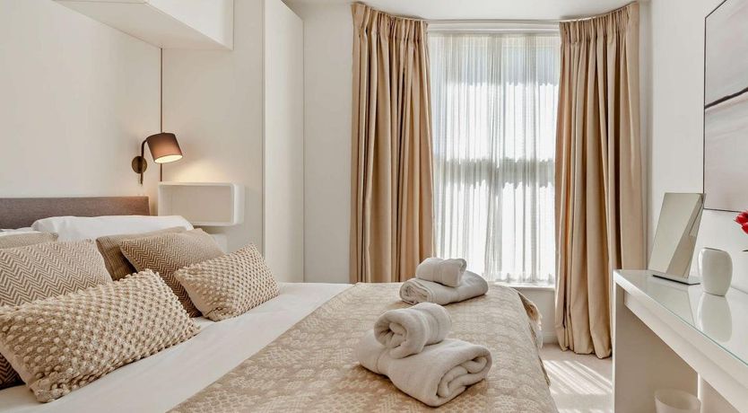 Photo of 2 Bed in Tenby