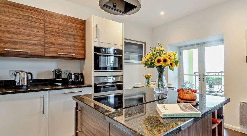 Photo of 2 Bed in Tenby