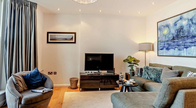 Photo of 2 Bed in Tenby