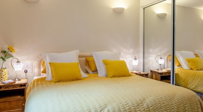 Photo of 2 Bed in Wyke