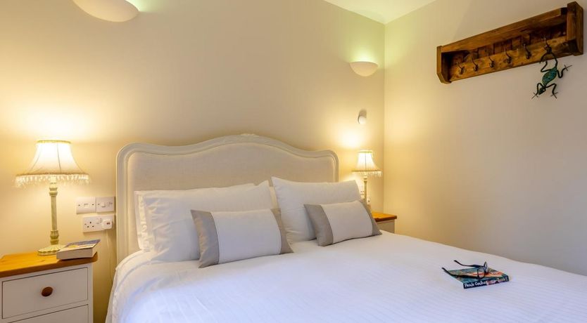 Photo of 2 Bed in Wyke