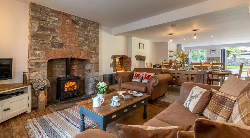 Photo of 4 Bed in Crickhowell