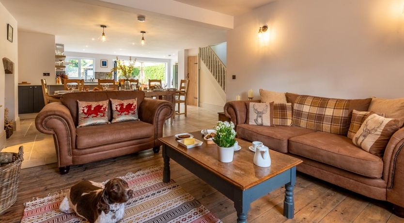 Photo of 4 Bed in Crickhowell