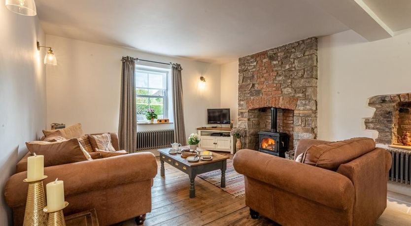 Photo of 4 Bed in Crickhowell