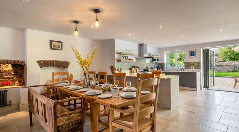 Photo of 4 Bed in Crickhowell