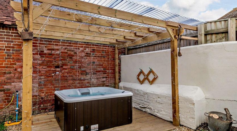 Photo of 2 Bed in Godshill Wood