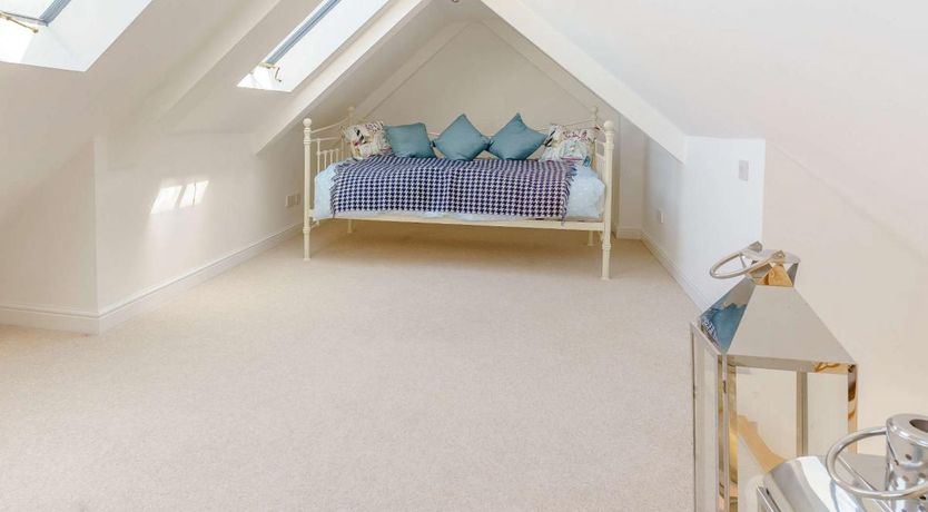 Photo of 2 Bed in Tenby