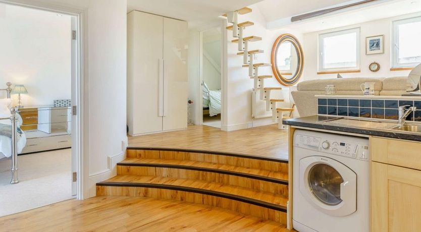 Photo of 2 Bed in Tenby