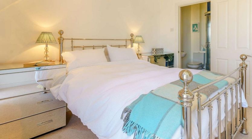 Photo of 2 Bed in Tenby