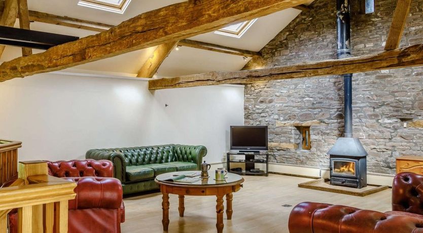 Photo of 4 Bed in Cantref