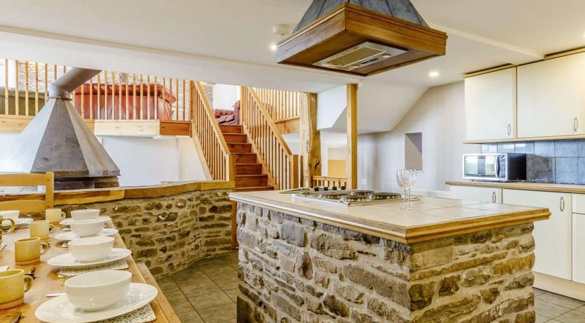 Photo of 4 Bed in Cantref