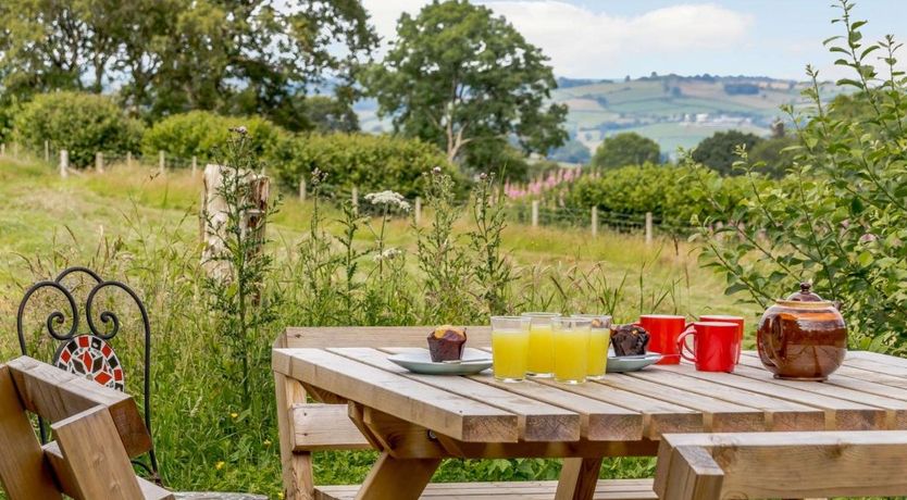 Photo of 4 Bed in Cantref