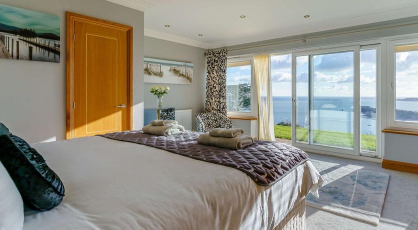 Photo of 2 Bed in Tenby