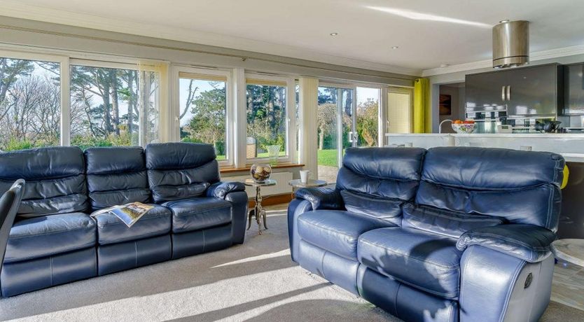 Photo of 2 Bed in Tenby