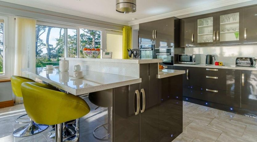 Photo of 2 Bed in Tenby