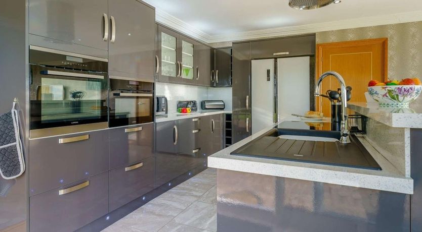 Photo of 2 Bed in Tenby