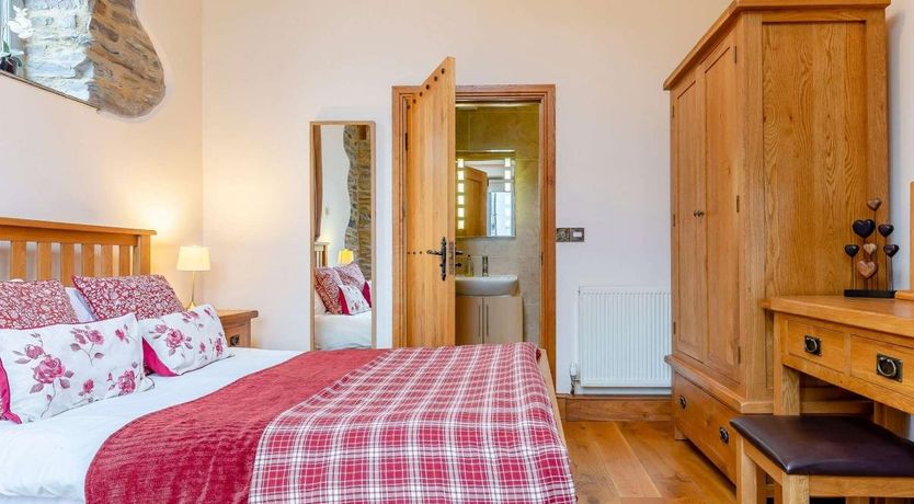 Photo of 1 Bed in St. Giles-on-the-Heath