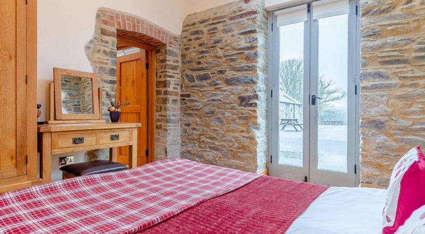 Photo of 1 Bed in St. Giles-on-the-Heath