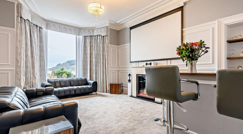 Photo of 6 Bed in Dunoon