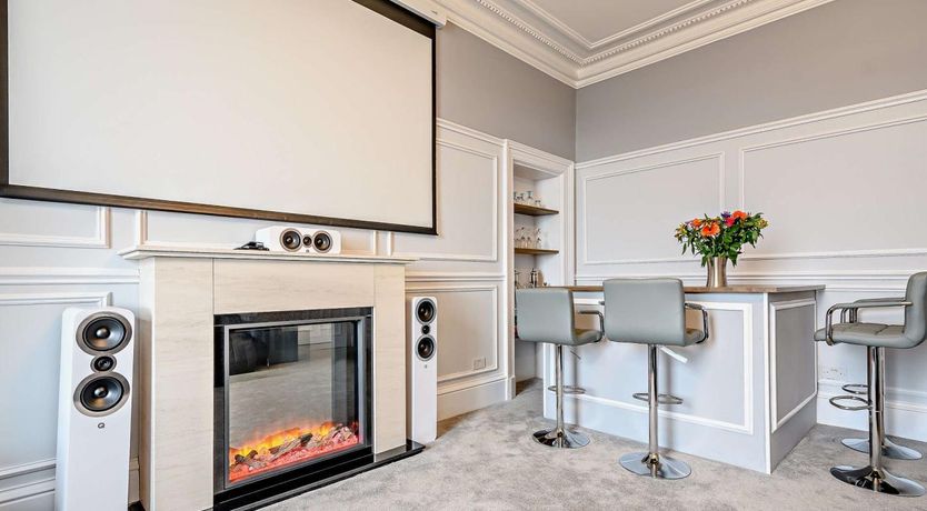 Photo of 6 Bed in Dunoon