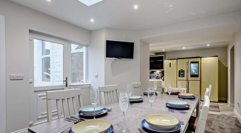 Photo of 6 Bed in Dunoon