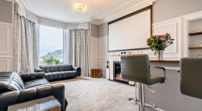 Photo of 6 Bed in Dunoon